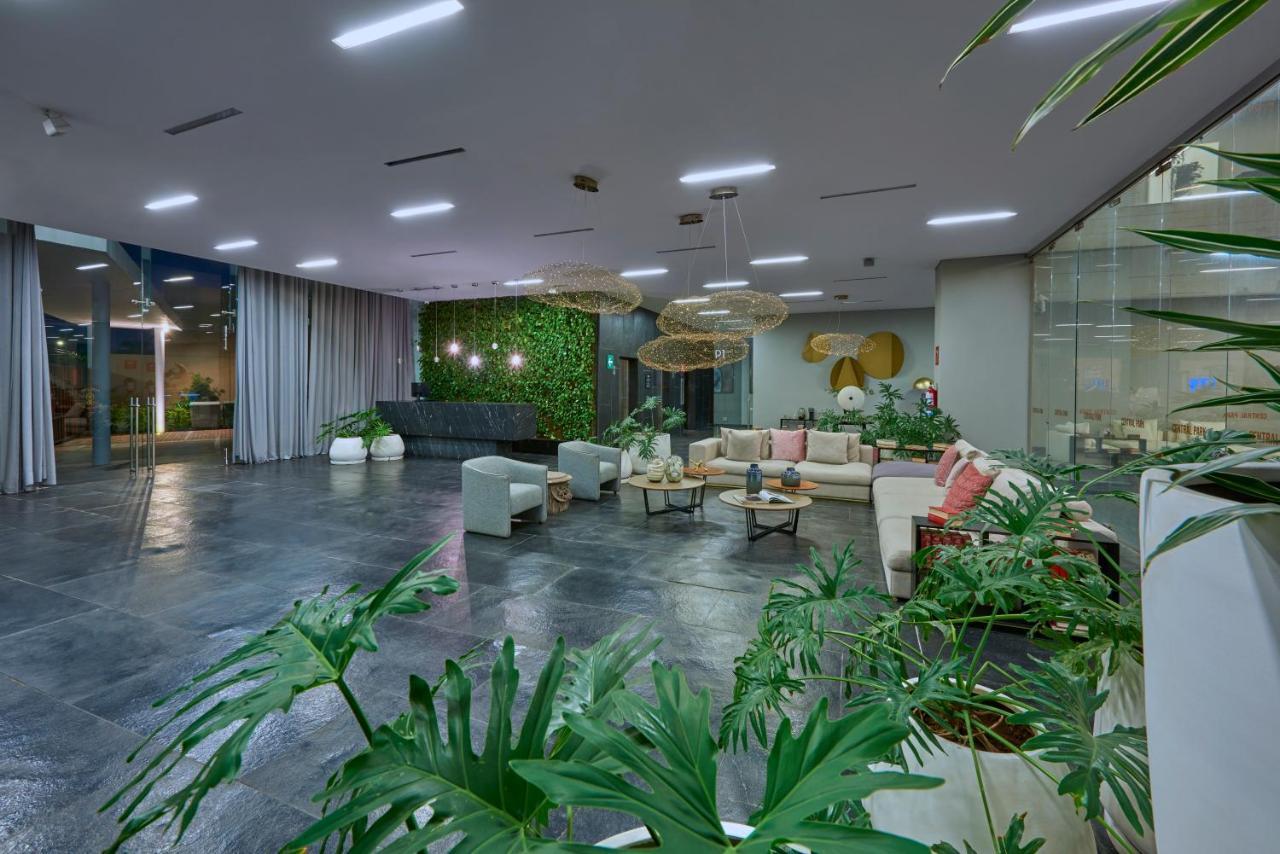 Park Life Guadalajara Aparthotel Exterior photo